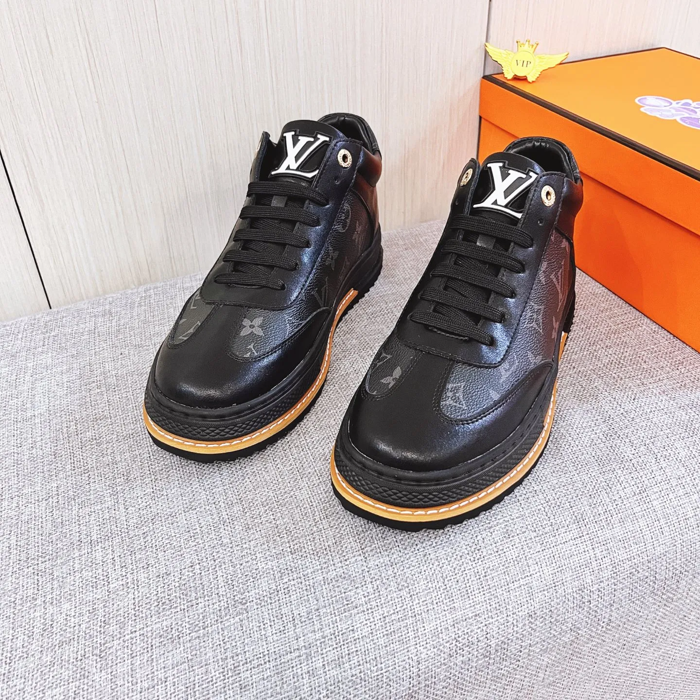 Men's shoes 💰 440 men's shoes 💰 [ LV ] 🔥 Louis Vuitton, high-end men's shoes brand official website 1:1 latest masterpiece: uppers are made of Italian imported first-layer cowhide with comfortable and breathable lining ➕ original non-slip and wear-resistant outsole 🔥, making walking more convenient and comfortable! An exclusive new model, a stunning work, a beautiful 1:1 replica [color] compared to the official quality! Create a fashionable personality to set off your uniqueness! A must-have for trendy men! Classic 🔥Size: 38-44 Color: 🔥 2⃣️colors available🔥.